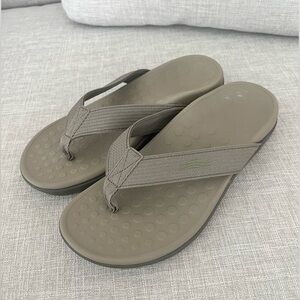 Vionic Unisex Wave Sandal Flip-Flop  Orthopedic Arch Support Sz 7 Women/6 Men’s